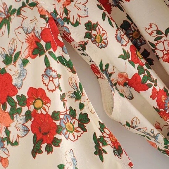 Beautiful flowered kimono robe - Picture 7 of 7